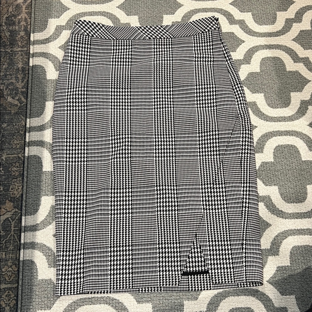 Banana Republic faux wrap Elegant Houndstooth Pencil Skirt size 4